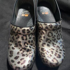 Dansko XP 2.0 Leopard Print Professional Clogs – Size 38